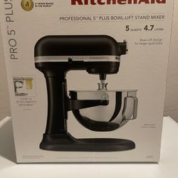 KitchenAid pro Mixer Matte Black With Attachments Like New  