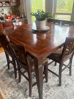 Dining table with 6 chairs