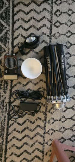 Zhiyun MOLUS X100 Bi-Color Pocket COB Monolight Cam Mackay