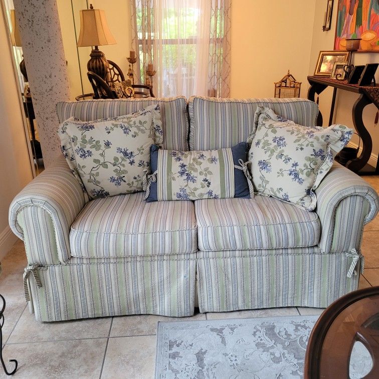 Small Sofa5