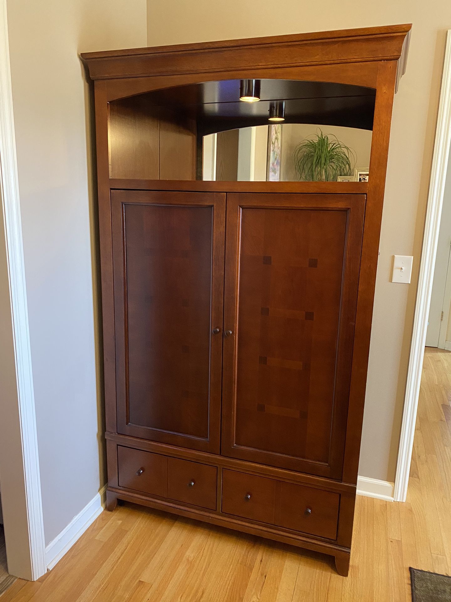 Beautiful Oak Grain Cabinet