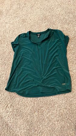 Women’s green shirt size medium