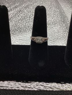 USED 14 KT DIAMOND RING 