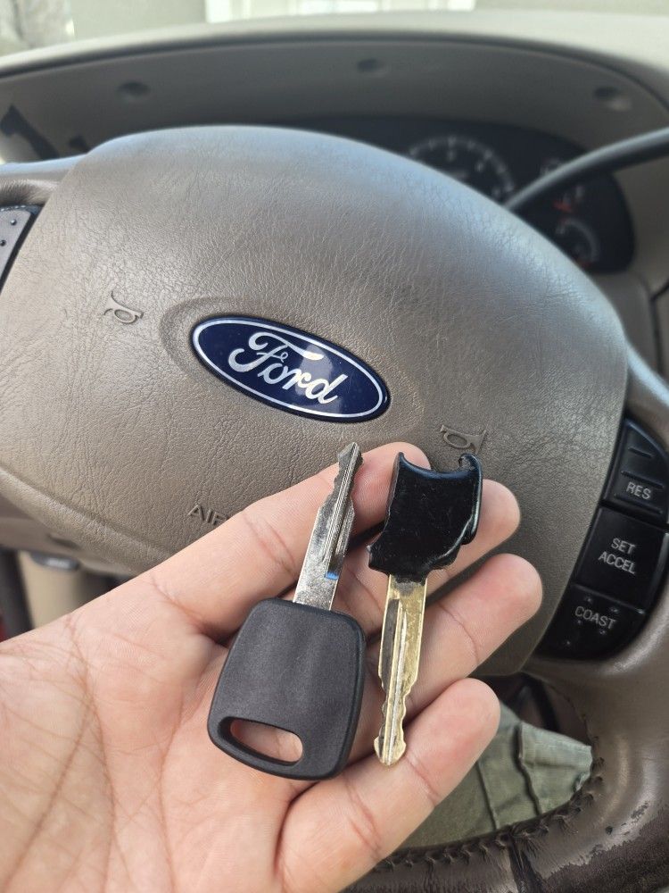 LLAVES Y CONTROLES PARA CARROS