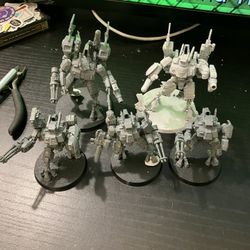 Warhammer Tau Battlesuits