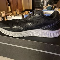 saucony women’s size9.5
