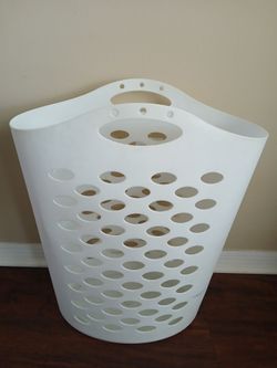 ✨️Rubbermaid Tall Flex 'N Carry Laundry Basket / Hamper✨️