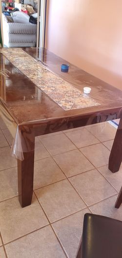 4 Chair Dinning Table