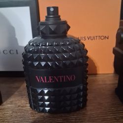 Valentino Born In Roma Extradose