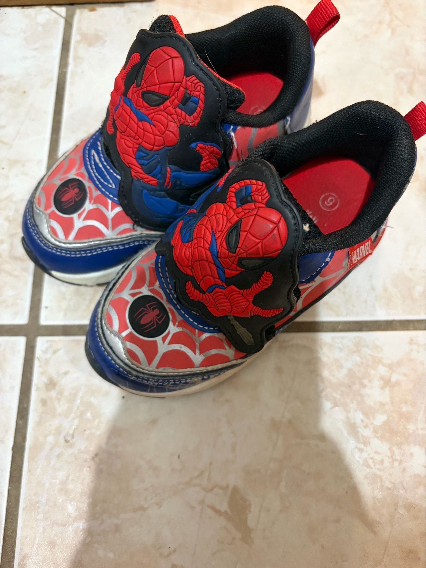 Boys Light Up Spider-Man Shoes size 9c