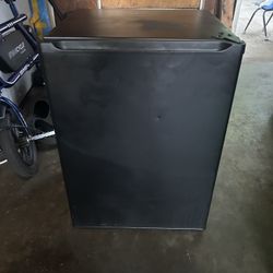 Mini Fridge 