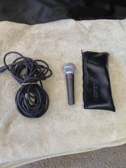 Shure SM 58 cardioid dynamic vocal microphone