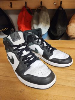 Jordan 1 Mid Men’s 10 Panda Elephant