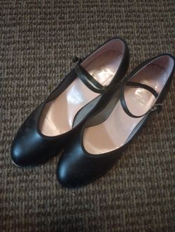 Ladies Tap Shoes With A Heel. Sz 8 1/2