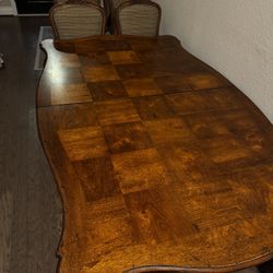 Henredon’s Table With 3 Leaves