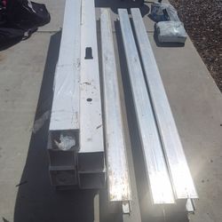 7 vinyl posts and 3 aluminum posts