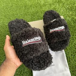 Balenciaga furry slide sandal in Black