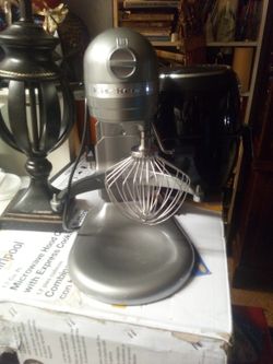 KitchenAid Mixer WITH OUT MIXING BOWL