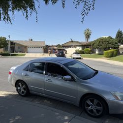 Honda Accord 2005 de 4 Puertas V6 Gris Millas 2000 100$