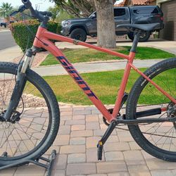29 inch Giant Talon mountain bike 2025