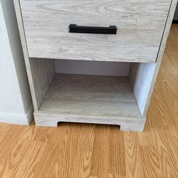 Night stand / End table