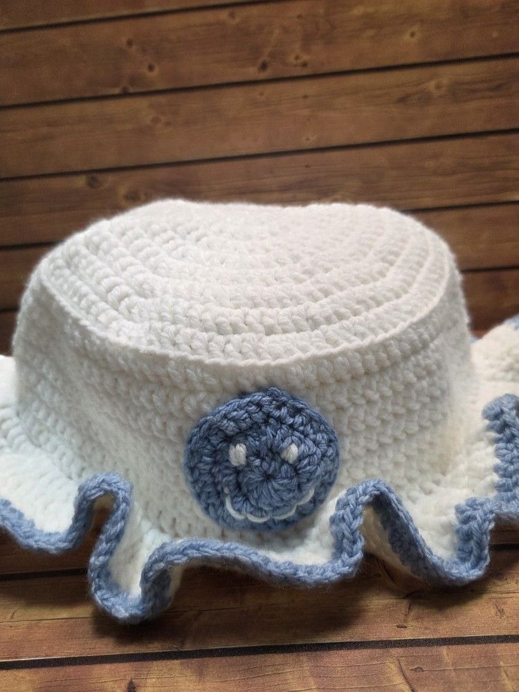 Crochet Smilly Face Bucket Hat