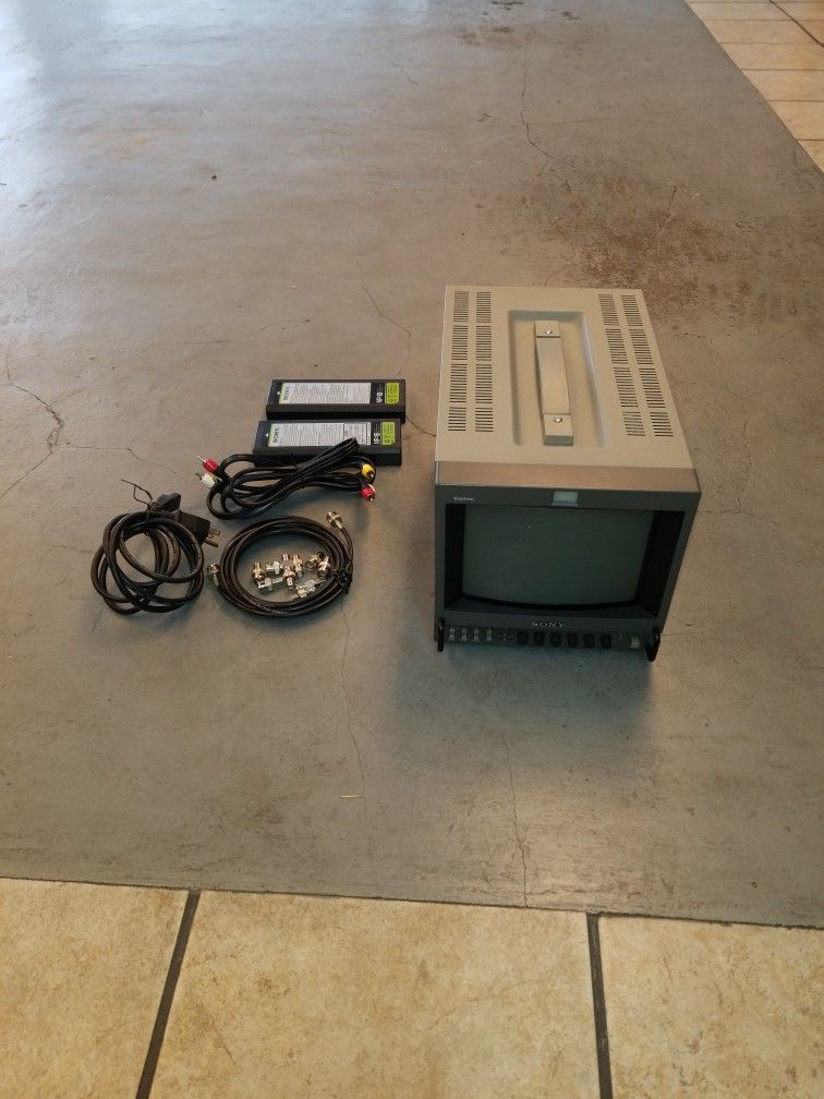 Sony Trinitron PVM-8042Q Professional Color MonitorÂ