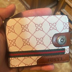 Selling a Gucci Wallet Asking $50 Or Best Offer 