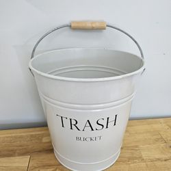 Farmhouse Trash Can 