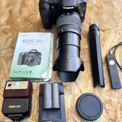 Canon EOS 30D digital SLR camera 