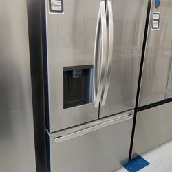 New 26 cu. ft. Smart Counter-Depth MAX French Door Refrigerator with Dual Ice Makers in PrintProo