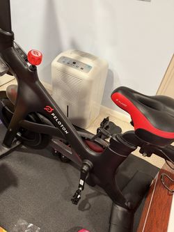2021 Peloton Bike 2nd Gen - Almost 386 Rides - Great Deal - Waxhaw, NC