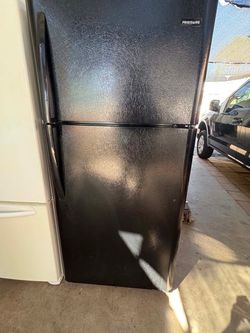 Frigidaire Black Top-Freezer Refrigerator