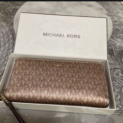 New Michael Kors Wallet 