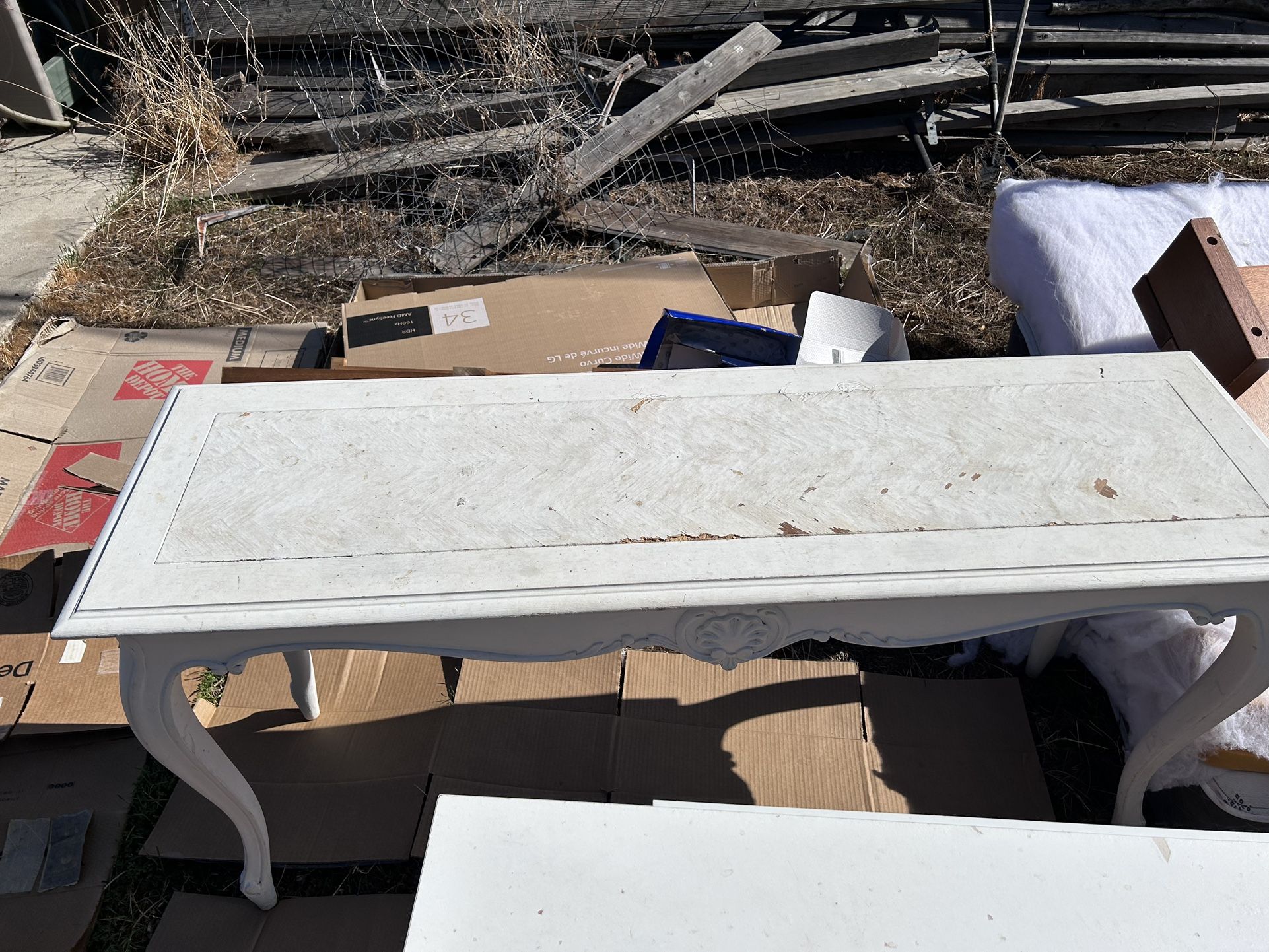 Free Used 2 Queen Bed, 2 Tables