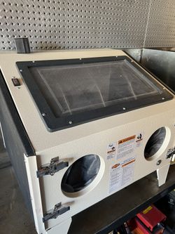 Shop Fox M1114 Cabinet Sandblaster