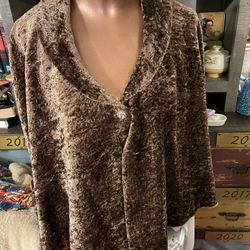 Beautiful brown velvet cape like new Rhinestone button 