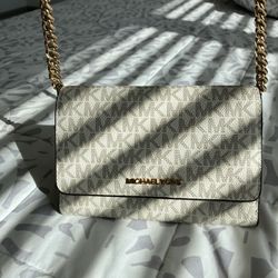 Michael Kors Wallet With A Removable Strap 