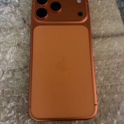 IPHONE 17 PRO(NOT THE PRO MAX)256GB 🪫 HEALTH 💯 NO SIM RESTRICTIONS OEM CLEAN IMEI LIKE NEW CONDITIONS NO BOX OR CHARGER INCLUDED ASKING $1,000 