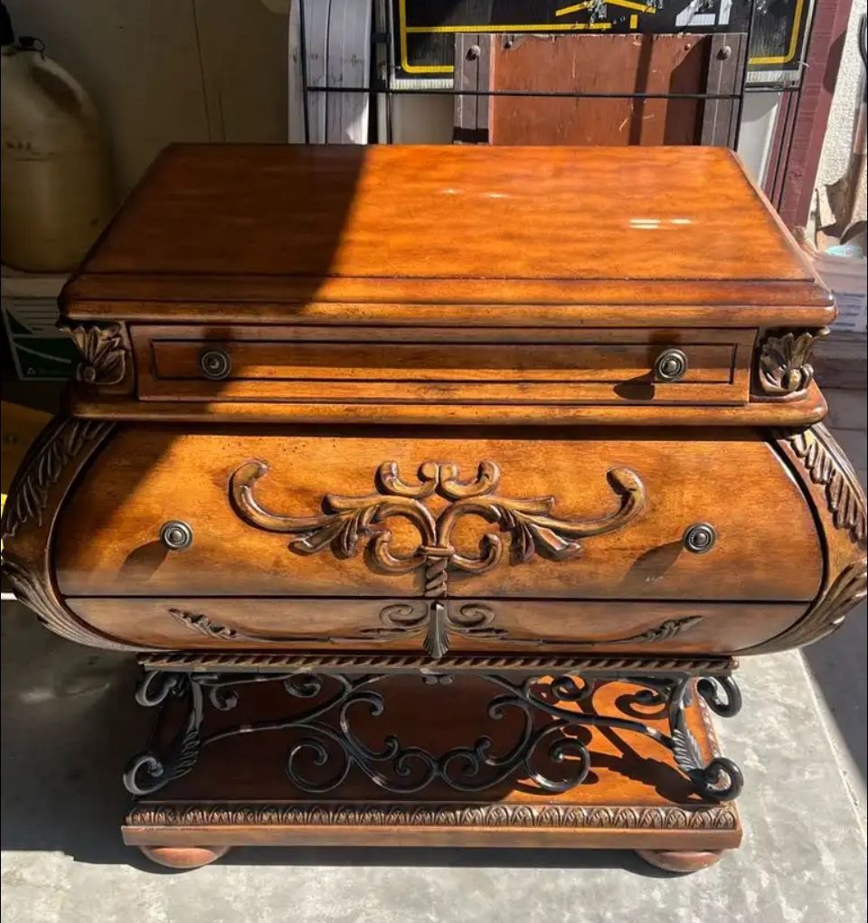 Bombay Dresser Chest