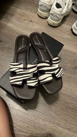 Tahari sandals