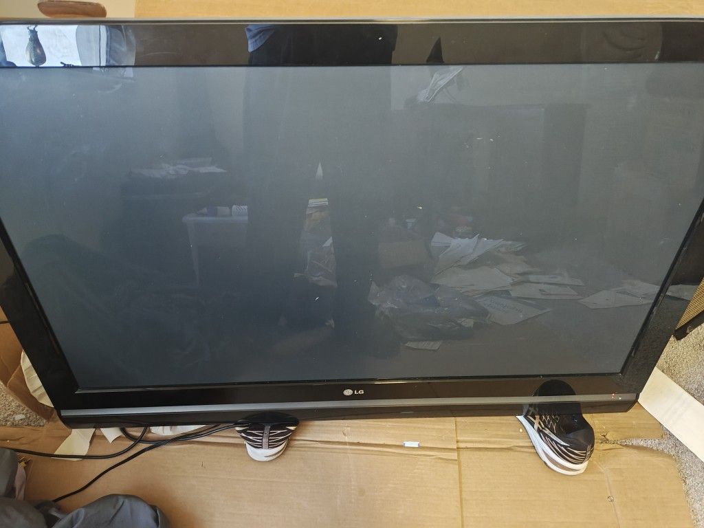 LG 50 Inch TV And Wall Mount