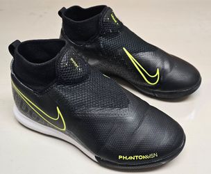 Indoor Shoes Nike Phantom Vsn Academy DF IC M AO3290-007 Black Size 4Y Futsal

Size 4Y. Used for indoor futsal only. From non smoking pet free home. W