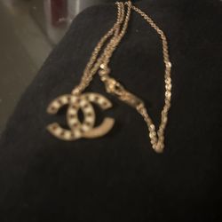 Fashion C Letter Beauty Sample 