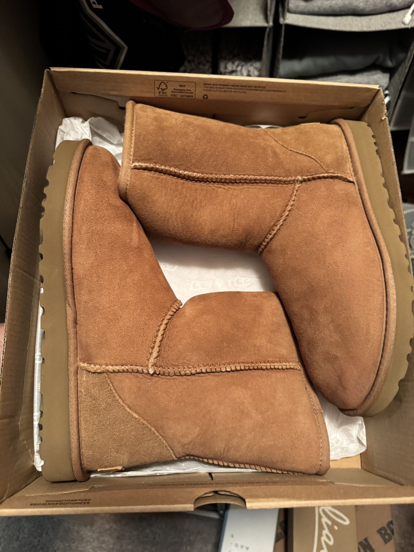 BRAND NEW! UGG Classic Short II Size 8