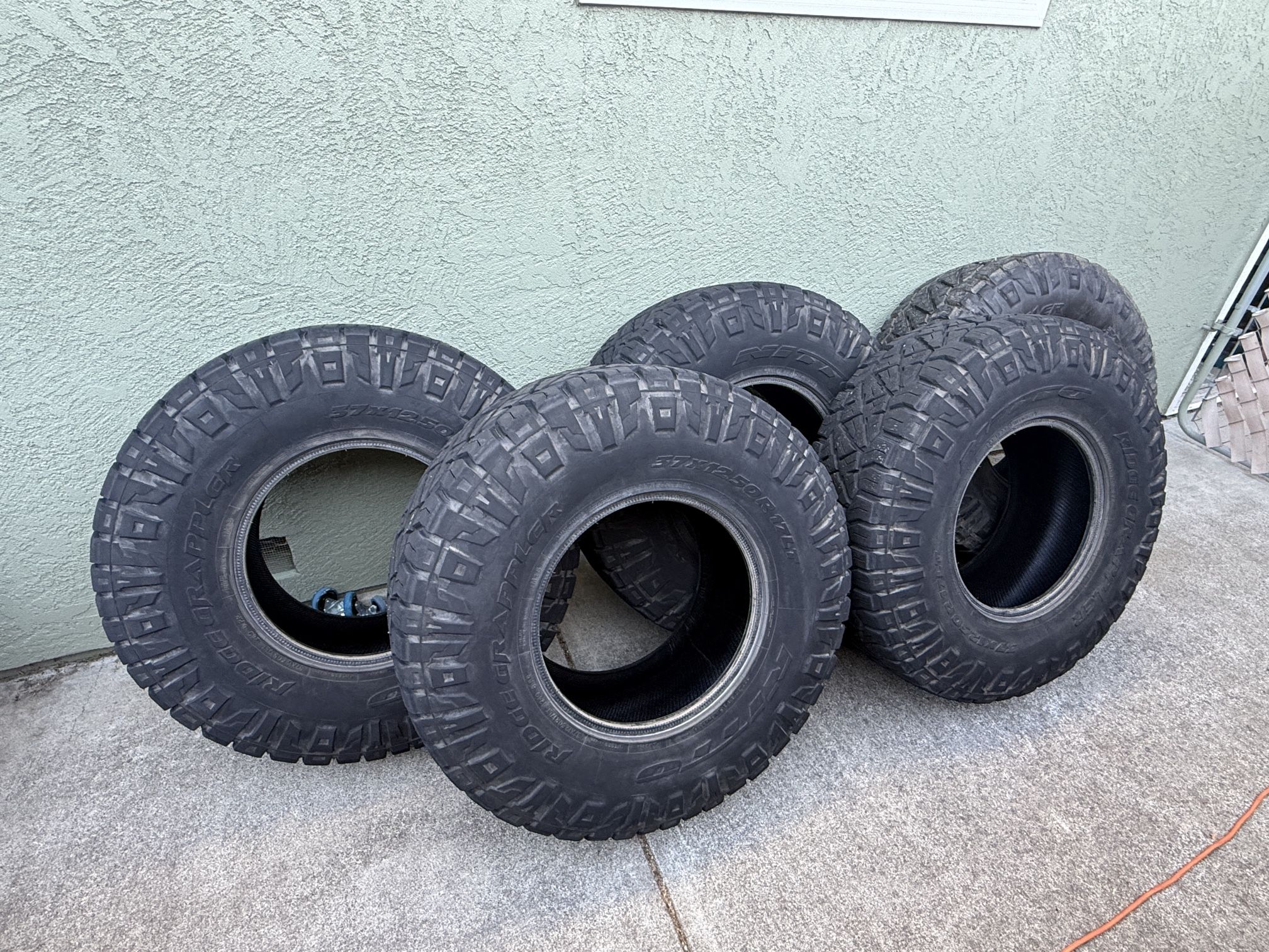 5 Nitto Ridge Grappler 37x12.50R17 Tires β Good Tread