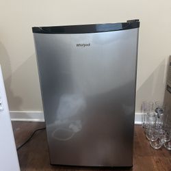 Whirlpool Mini Fridge 4.3 Cubic Ft