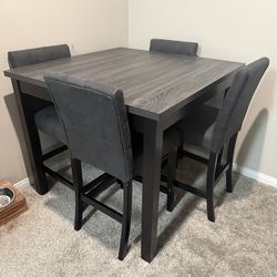 Table & chair set (pending Sale)