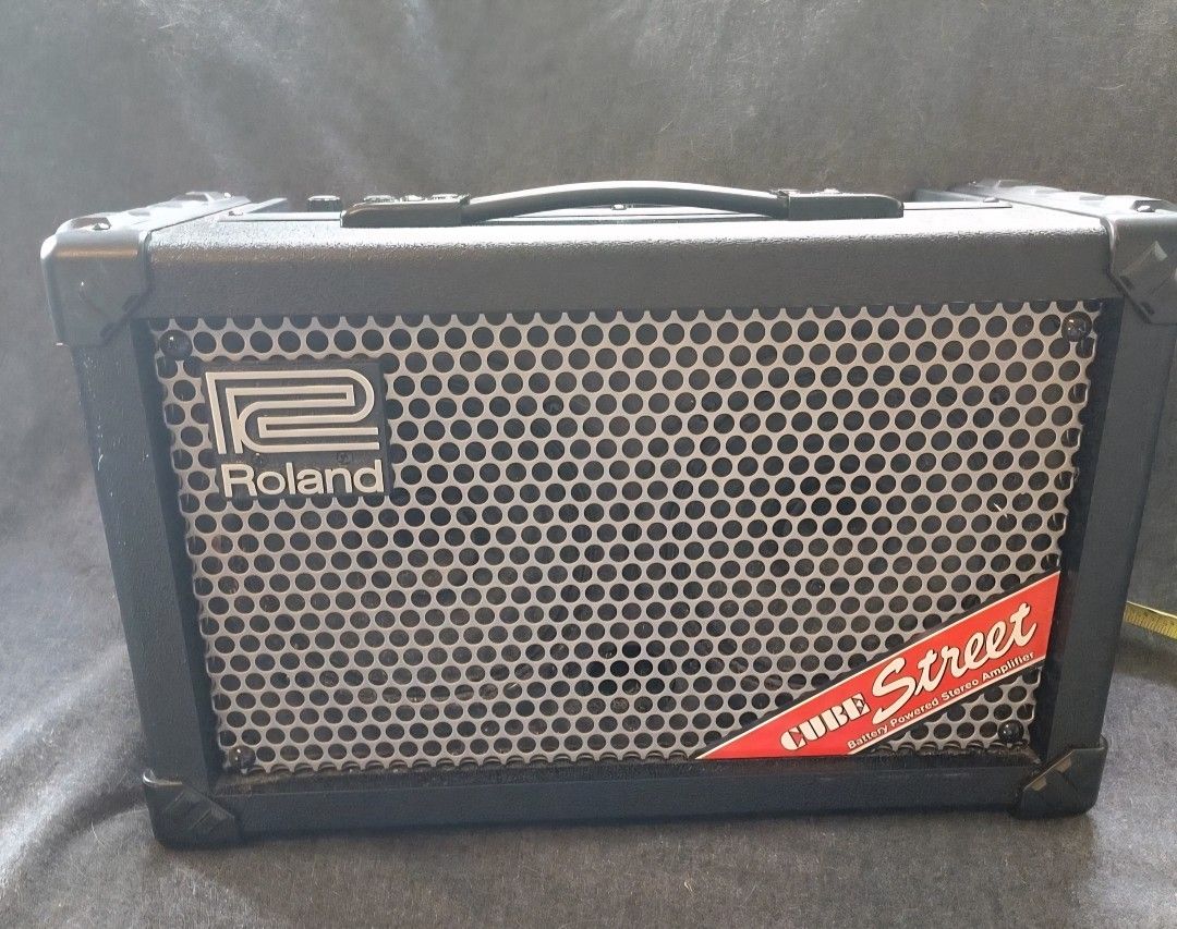 ROLAND CUBE STREET COMBO AMP