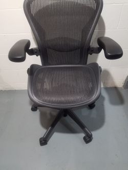 Herman Miller aeron chair B